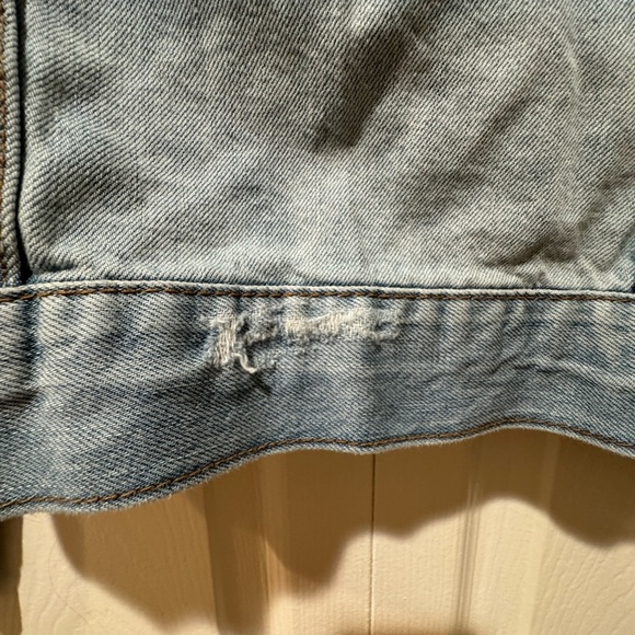 Forever 21 Jean Jacket Women Sz M Pocket Denim Button Up Long Sleeve Light Wash - Picture 5 of 13